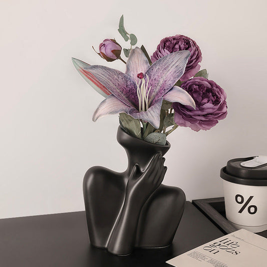 Luxury Minimalist Ceramic Vase inbine